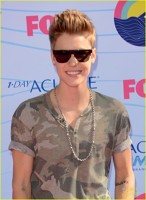 Justin Bieber pe covorul rosu Teen Choice Awards 2012