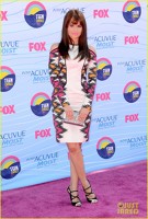 Debby Ryan pe covorul rosu la Teen Choice Awards