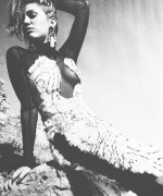 Miley Cyrus, pictorial pentru Marie Claire