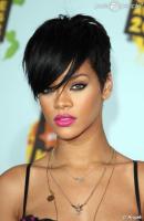 Rihanna tunsa scurt