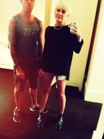 Miley Cyrus s-a tuns!