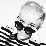 Miley Cyrus cu ochelari