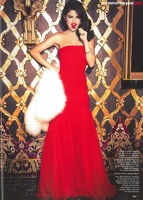 Selena Gomez in rochie rosie