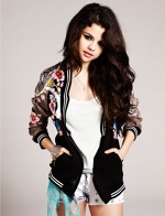 Selena Gomez pozeaza pentru revista Nylon