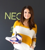 Selena Gomez face reclama adidasilor Neo