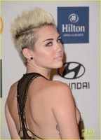 Miley Cyrus la pregala premiilor Grammy