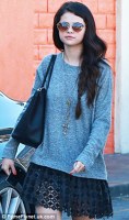 Selena Gomez la plimbare prin California