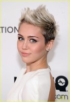 Miley Cyrus la petrecerea lui Elton John