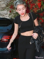 Miley Cyrus are parul verde?