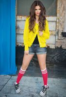 Selena Gomez promoveaza Adidas