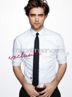 Robert Pattinson cu cravata