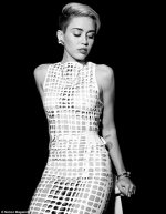 Miley Cyrus in alb-negru
