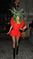 Lady Gaga s-a imbracat ca pom de Craciun
