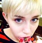 Miley Cyrus s-a tatuat!