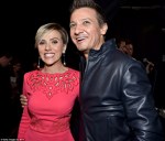 Scarlett Johansson si Jeremy Renner la Mtv Movie Awards 2015