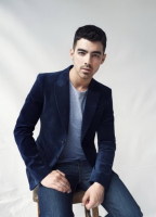 Joe Jonas elegant pentru Mr Poter