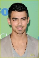 Joe Jonas - Teen Choice Awards 2011 Covorul Rosu