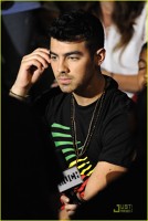Joe Jonas la strangere de fonduri pentru Free the Children