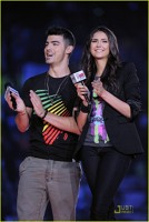 Joe Jonas si Nina Dobrev