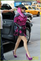 Lady Gaga, iubeste culorile roz si violet