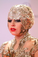 Lady Gaga, excentrica la premiile Bambi