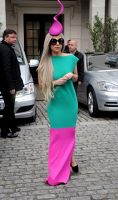 Lady Gaga poarta culori tari