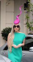 Lady Gaga socheaza iarasi prin tinuta ei