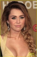 Miley Cyrus pregatita pentru gala CNN Heroes