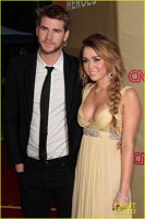 Miley Cyrus si Liam Hemsworth la gala CNN Heroes