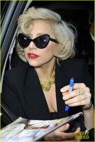 Lady Gaga o imita pe Marilyn Monroe?