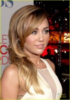 Miley Cyrus la People's Choice Awards