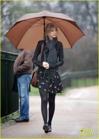 Taylor Swift se plimba prin Londra