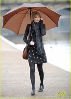 Taylor Swift sub umbrela