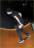Justin Bieber invata sa se dea cu skateboard-ul