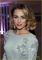 Miley Cyrus la petrecerea lui Elton John