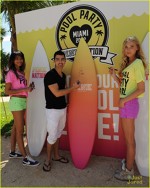 Joe Jonas alaturi de Chanel si Elsa