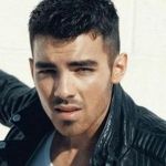 Joe Jonas sufera dupa despartirea de Ashley Greene
